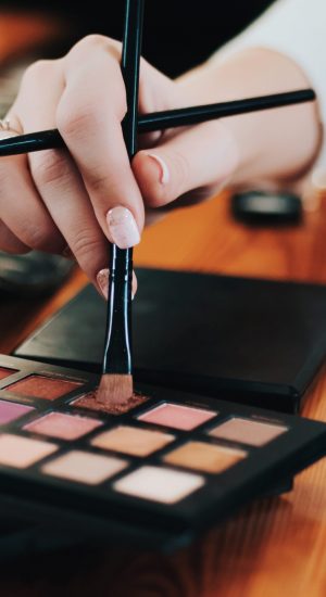 eye-shadows-makeup-artist-working-2021-08-29-01-18-41-utc eye-shadows-makeup-artist-working-2021-08-29-01-18-41-utc