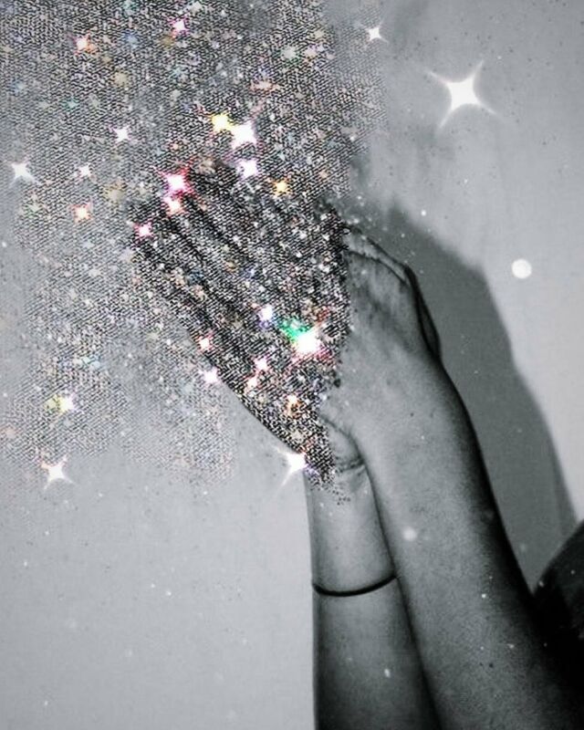 Mood du réveil en ce 1er de l’An que je vous partage avec le cœur 🖤 

En 2024, ensemble on dit NON aux diktats, aux comparaisons, aux pensées dévalorisantes et STOP aux croyances limitantes, aux préjugés et peurs inconscientes 🗝️

En 2024, ensemble on prend le temps de se comprendre, s’apprivoiser et s’écouter, on OSE se découvrir, être soi, de façon intègre et alignée 🪷 

En 2024, je vous accompagne sur la voie de l’estime de soi pour vivre sincèrement cette nouvelle année car il est temps de briller 🪩

With love 🤲🏻
Julie votre coach certifiée en valorisation par l’image qui adoooore l’énergie des « débuts » où tout est possible… à qui veut bien y croire !
•••
#mood2024 #bonneannee2024 #2024goals #oyarelooking #ollioules #happynewyear #coachenimage #mindset #selflove
